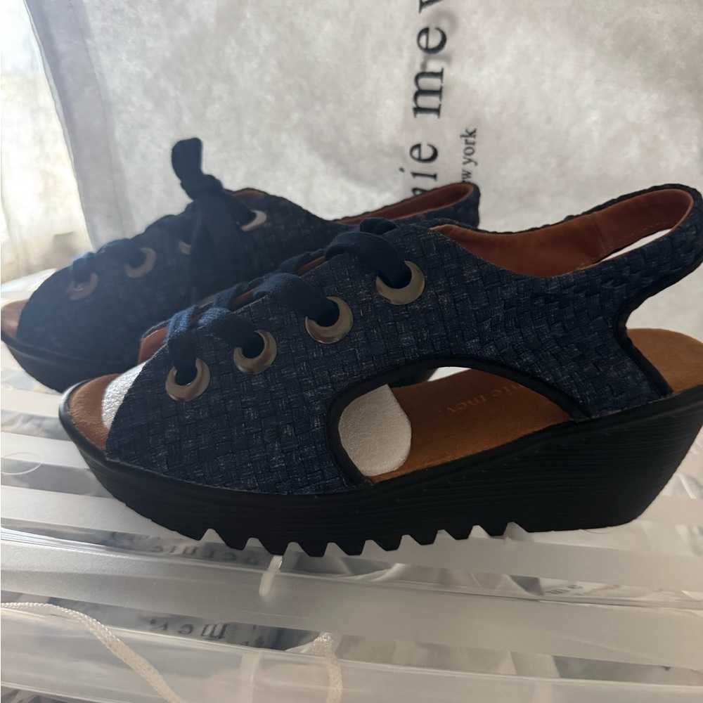 NWOT bernie mev. Navy Woven Platform Sandals SZ 41 EU SZ 10- 10.5 US great look